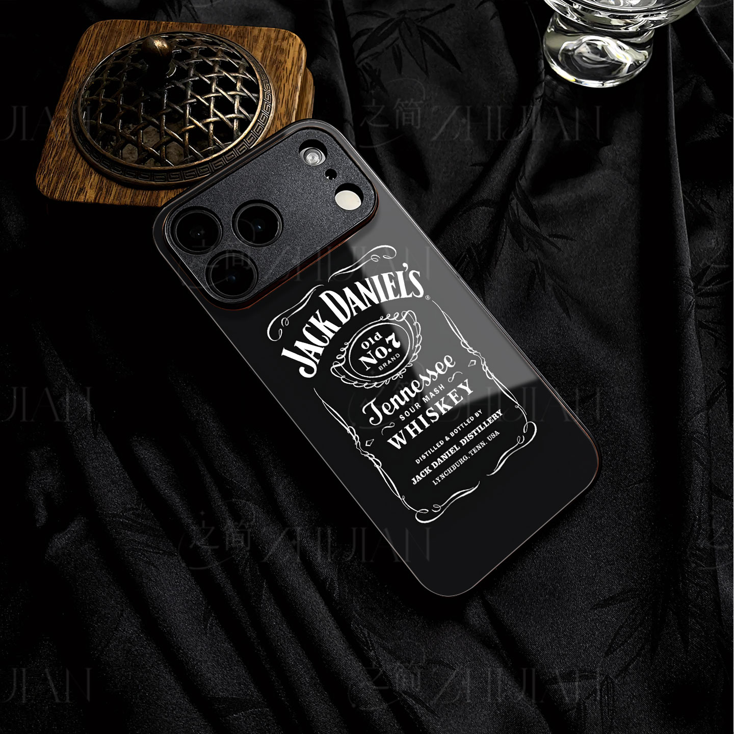 杰克丹尼酒标磁吸磨砂黑框电镀玻璃手机壳适用苹果iphone17promax华为OPPORENO12PRO小米CIVI5PRO荣耀X50I1加