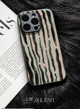 之简ZHIJIAN《绿边黑纹》玻璃亮面磨砂手机壳新款小众不撞壳适用苹果17promax小米CIVI5PRONOVA12PROVIVOX200
