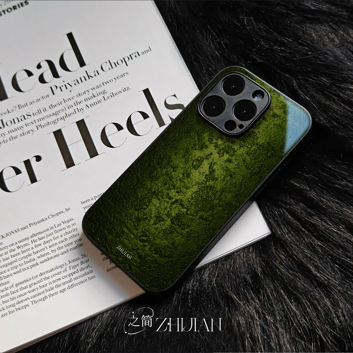 之简ZHIJIAN《绿苔斑驳》玻璃亮面磨砂手机壳新款小众不撞壳适用苹果17promaxIQOO15红米TURBO4PRO三星S25PLU