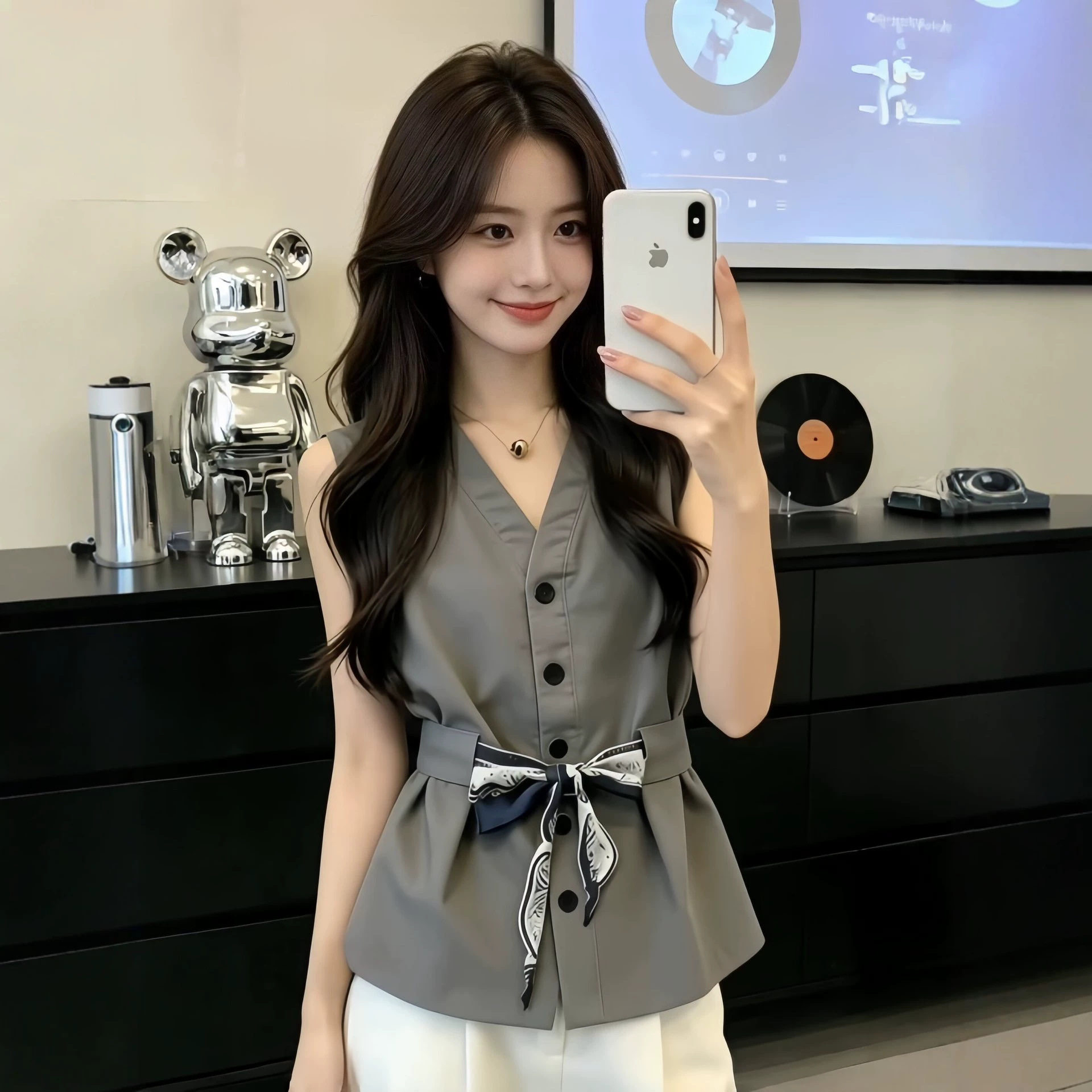 法式气质V领无袖衬衫女2026夏季新款蝴蝶结腰带别致气质百搭上衣