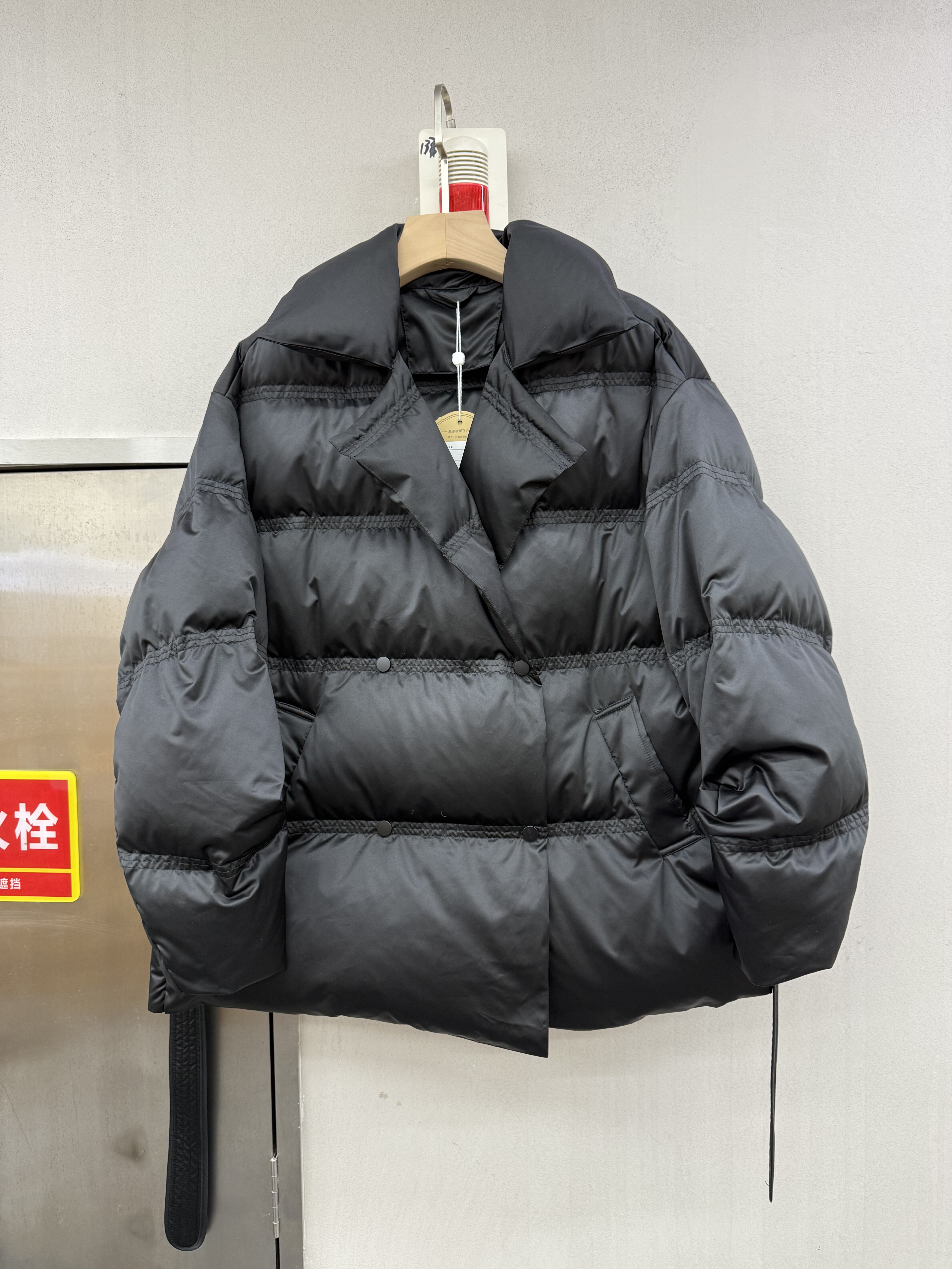 翻领系腰带缎面90白鹅绒羽绒服女