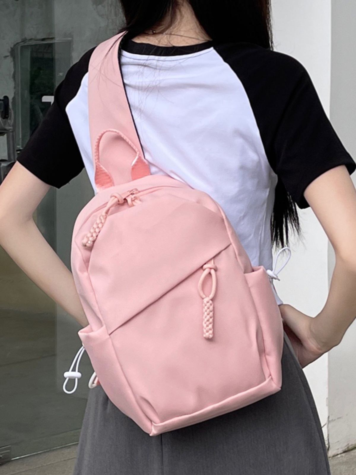 胸包女2025新款潮防水夏季男生斜挎包高级感运动风单肩包骑行背包