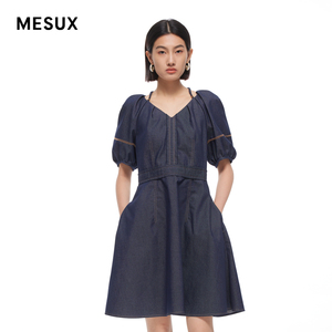 MESUX米岫夏新品女V领灯笼袖藏青色收腰连衣裙MMMUO402