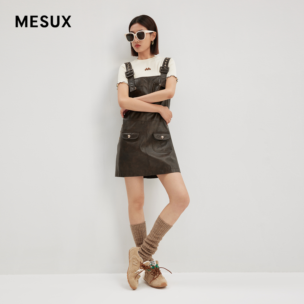 MESUX米岫新品女复古工装风棕色PU吊带连衣裙女MMFUO201