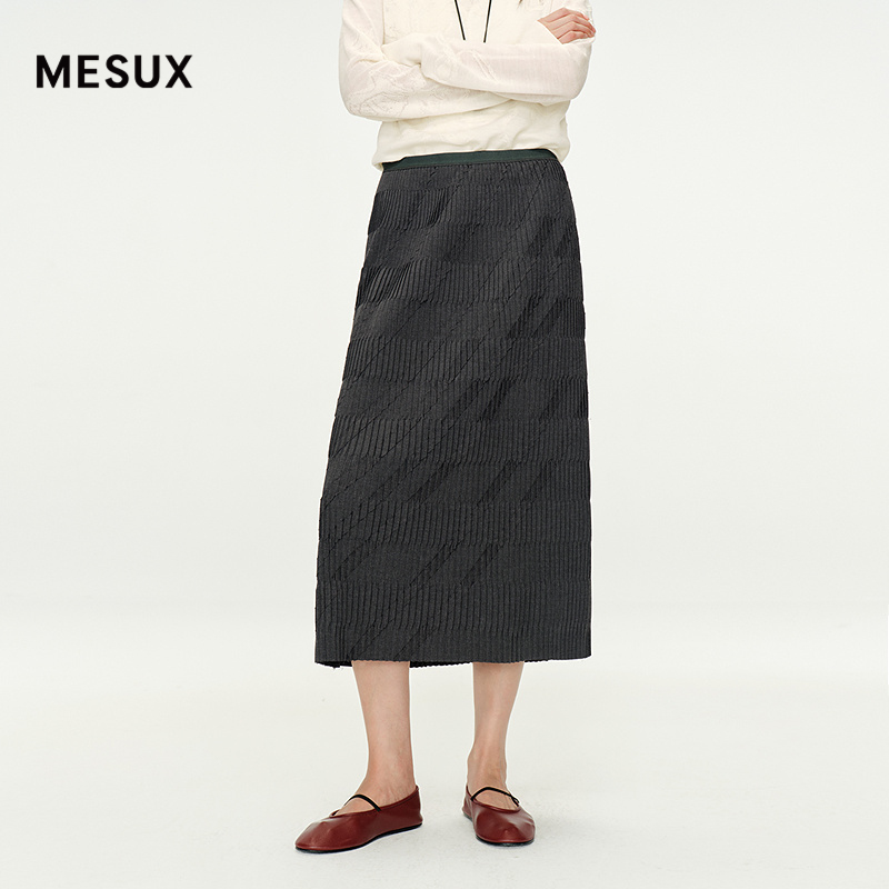 MESUX米岫25秋几何褶皱设计H型弹力亲肤显瘦包容半身长裙MNFUS414