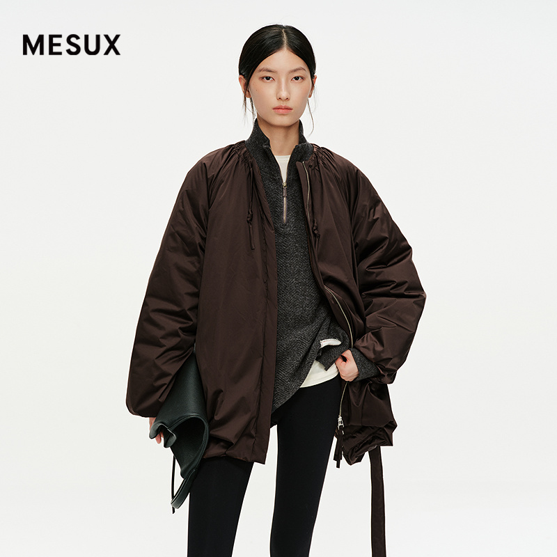 MESUX米岫25冬翠峰绒宽松云朵感简约圆领中长款羽绒服MNWUL507