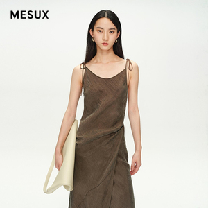 MESUX米岫夏新品美拉德色垂感廓法式吊带连衣裙MNMUO207