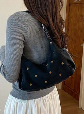包女通勤单肩腋下韩版百搭秋季波点小众新款2026复古斜挎包质感