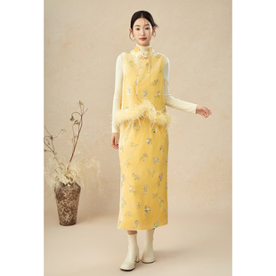 SHIBAI拾白 奶黄包 2025秋冬少女感新中式丝绒刺绣鸵鸟毛马甲套装