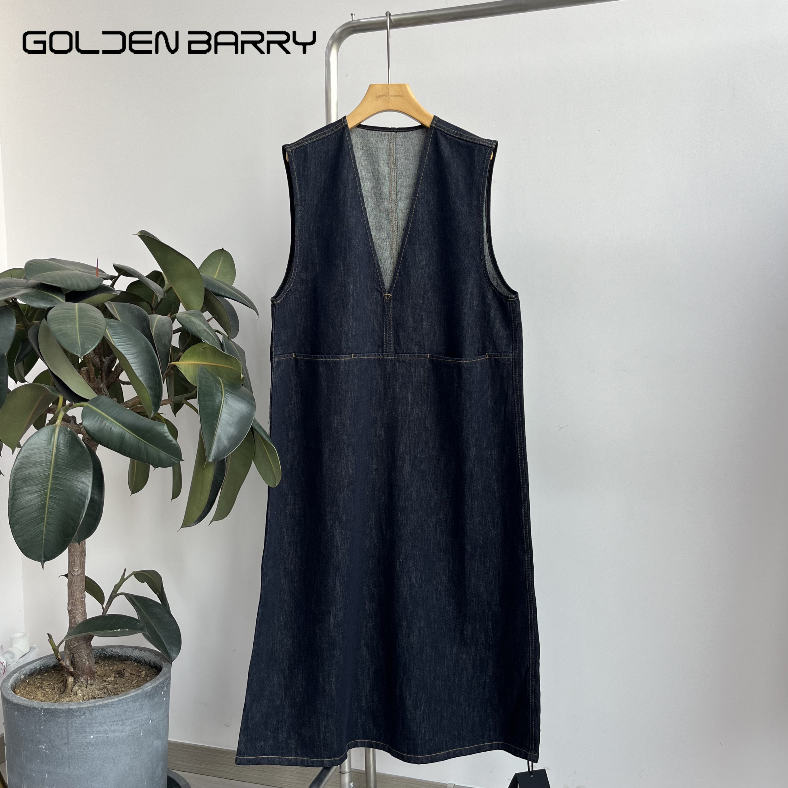 金和百瑞V领牛仔背心裙307114/-1