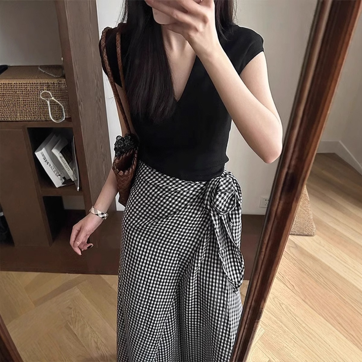 法式v领黑色针织冰丝小飞袖短款上衣女夏季气质小众不撞款短袖t恤