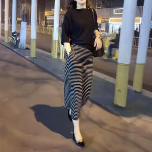 新款26103大爱美依缘2026夏季纯色宽松T恤侧边开叉条纹半身裙女装