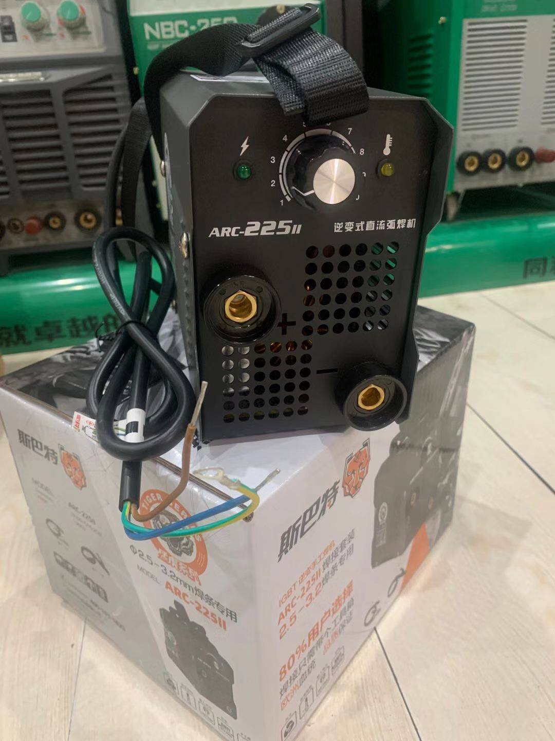 斯巴特220v家用225纯铜宽电压便携式背带双用电焊机