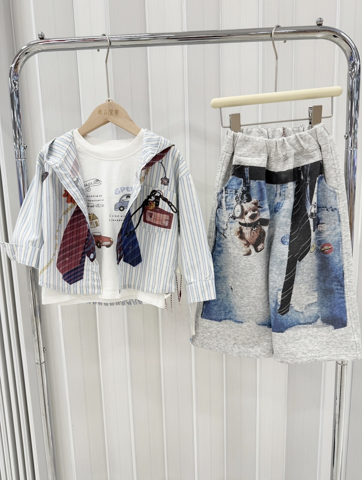 男童韩版洋气套装2026春款小童条纹连帽衬衫+百搭白打底+个性卫裤