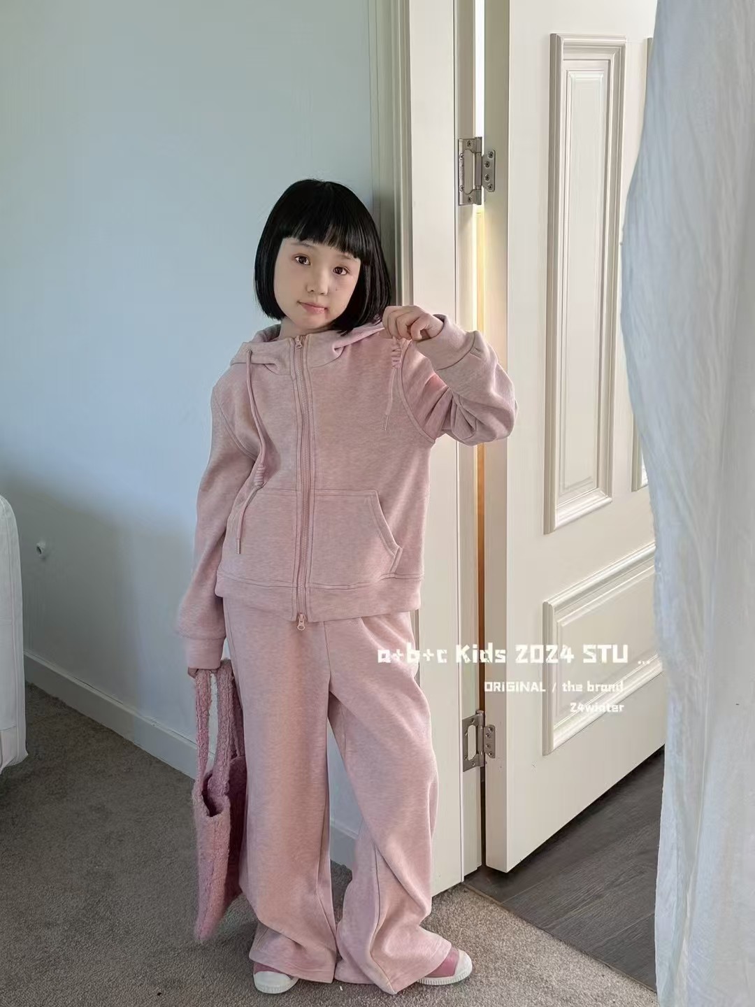 女童年款羊绒套装2025冬款儿童韩版洋气加绒百搭卫衣阔腿裤两件套