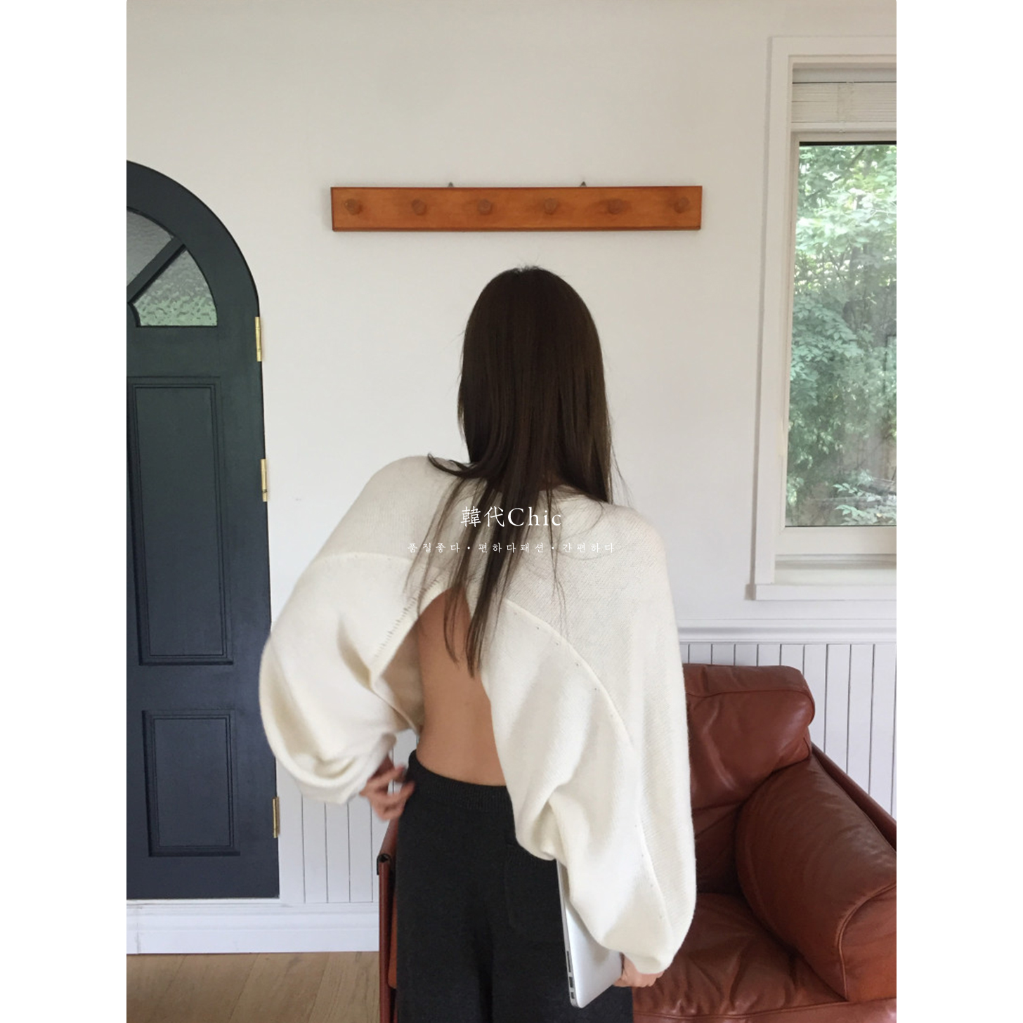 韩代Chic Outfit 复古有调性露背小巧思美利奴羊毛40针织罩衫毛衣