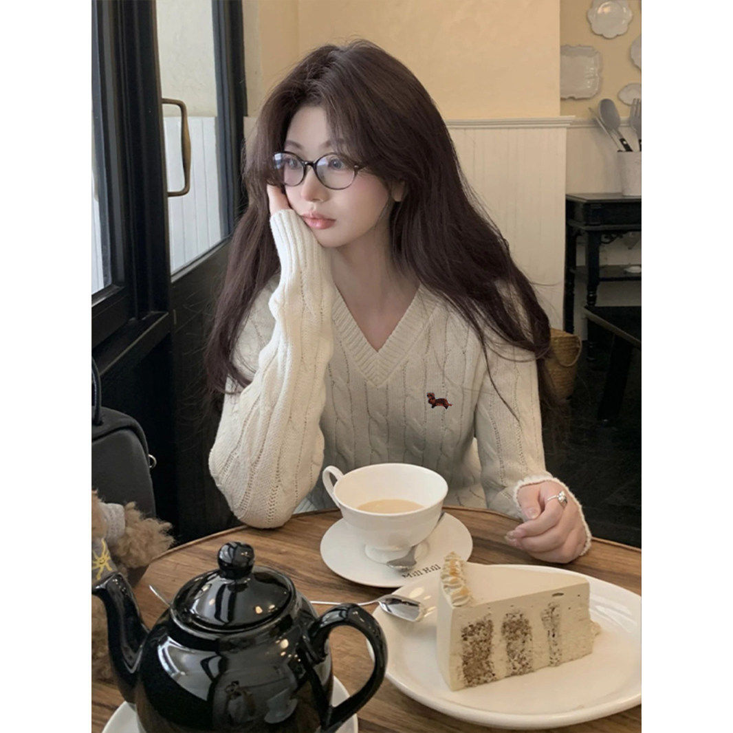 韩系小众设计感刺绣毛衣