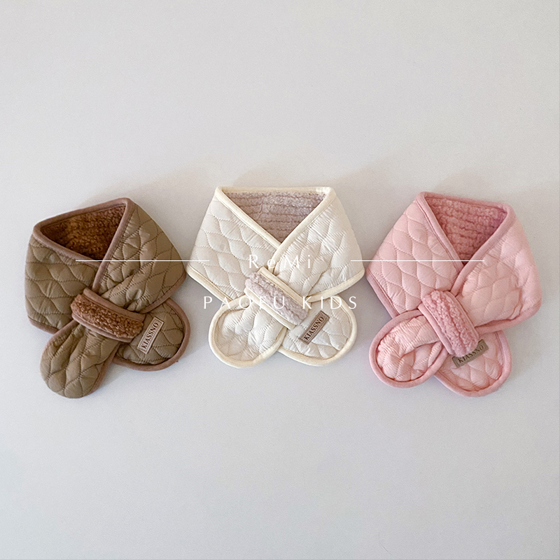 宝宝秋冬纯色百搭夹棉围巾儿童洋气舒适羊羔绒加厚保暖交叉围脖潮