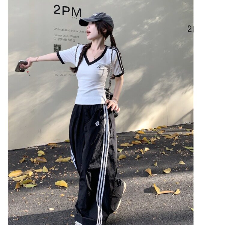 MM谢谢家大码正肩打底衫v领显瘦短袖t恤美式运动风阔腿直筒裤女潮