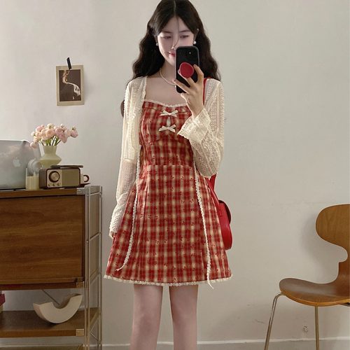 吊带大码连衣裙+温柔蕾丝开衫