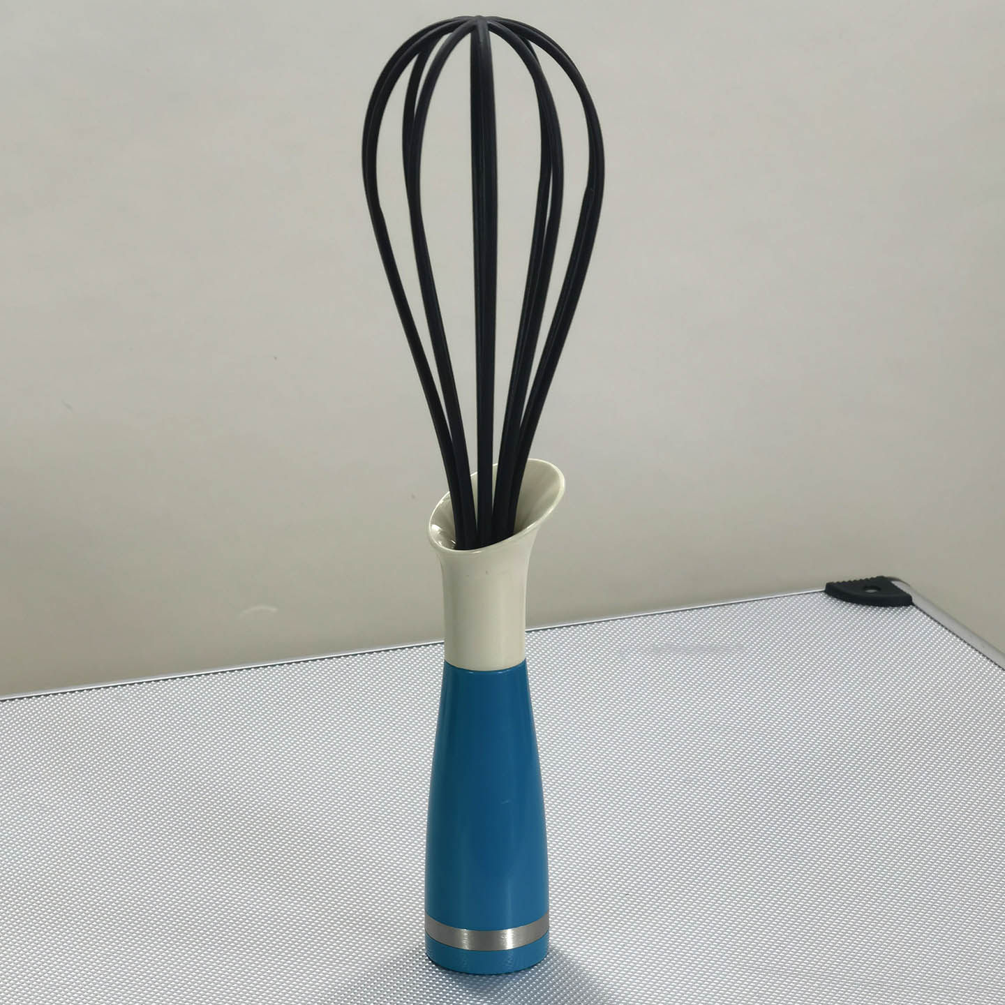 耐用静音尼龙打蛋器手动蛋抽立放