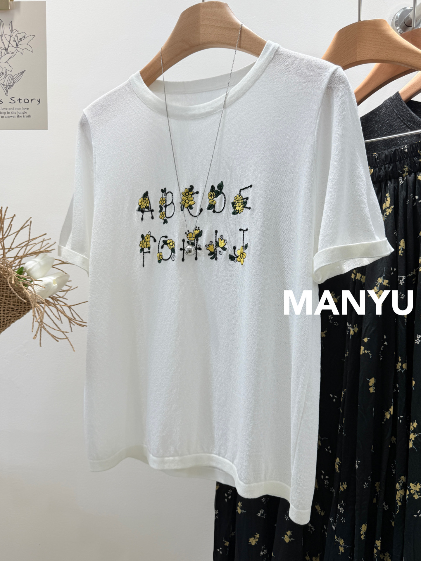 MANYU刺绣小雏菊字母针织短袖T恤