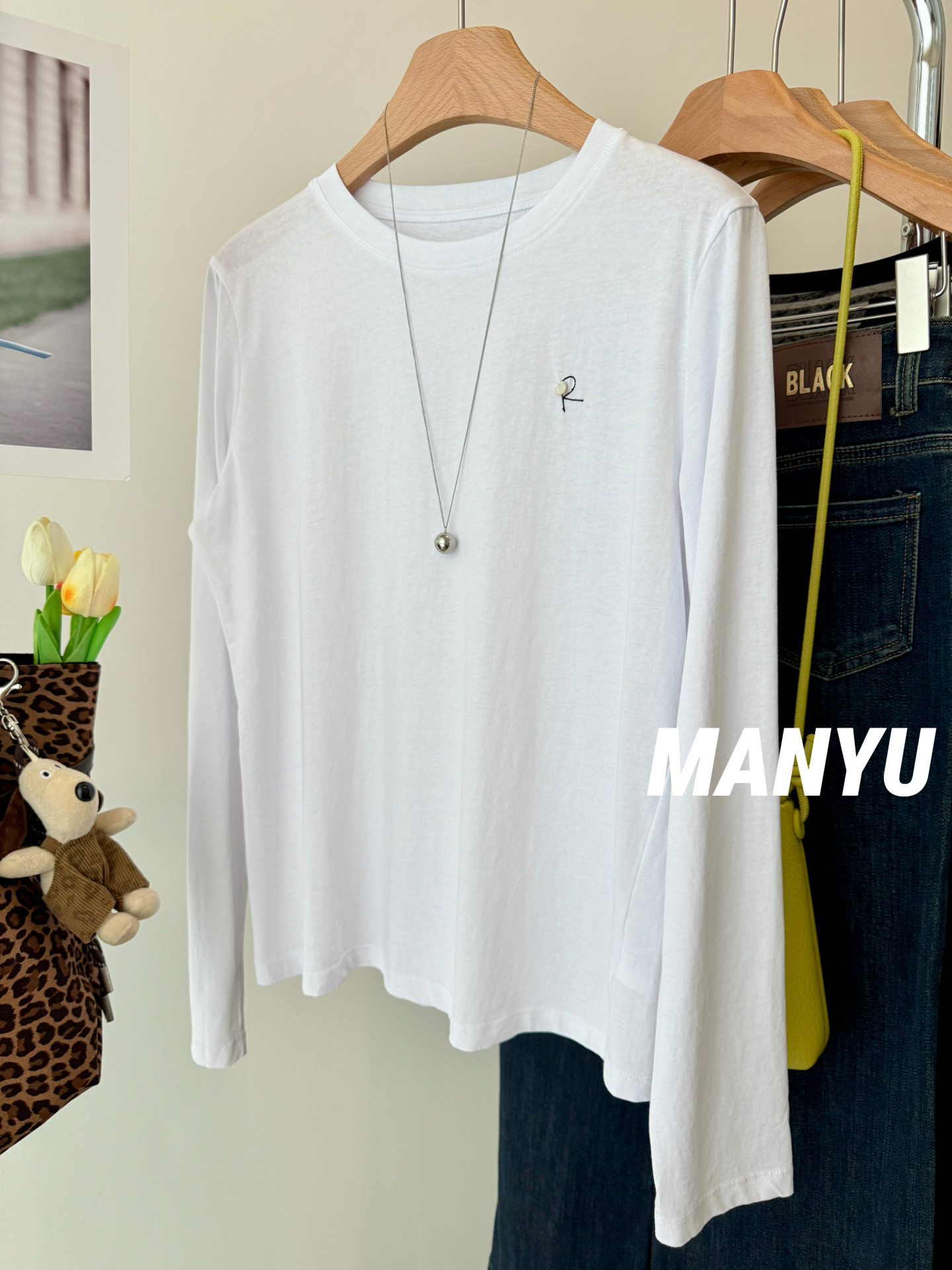 MANYU 贝壳小亮片~刺绣字母圆领白色长袖T恤女百搭显瘦打底衫上衣