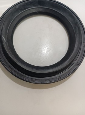 BD3587E 40232-01J00 途乐Y60/Y61 前轮油封