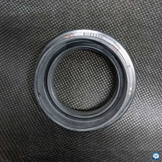 BH3340G 花冠1.8手动挡 右半轴油封