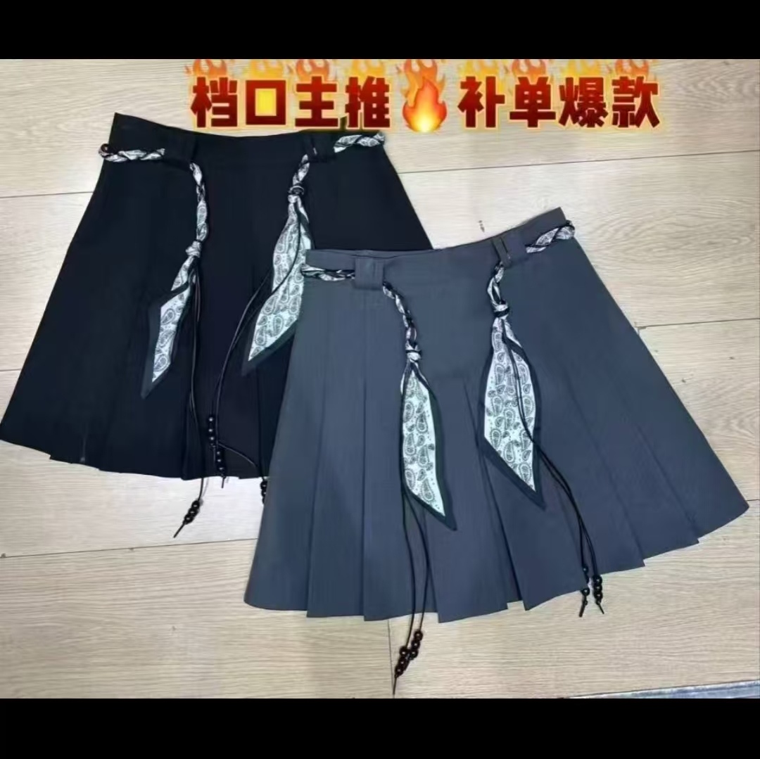 加厚毛呢灰色半身裙女短裙2025新款秋冬季a字裙子黑红西装百褶裙