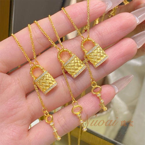 时尚款足金999黄金古法工艺镶嵌点钻莫桑钻金锁钥匙项链吊坠套链