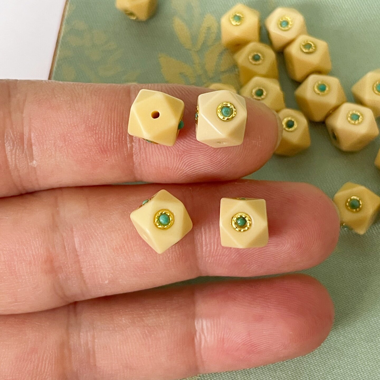 精工镶嵌金膏玉八菱角散珠手链项链小配饰单珠藏式文玩配件手工珠
