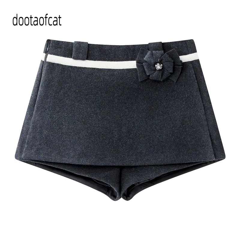 预2025年冬新款女装玫瑰花装饰假两件毛呢裙裤短裤子LF25D51SS065