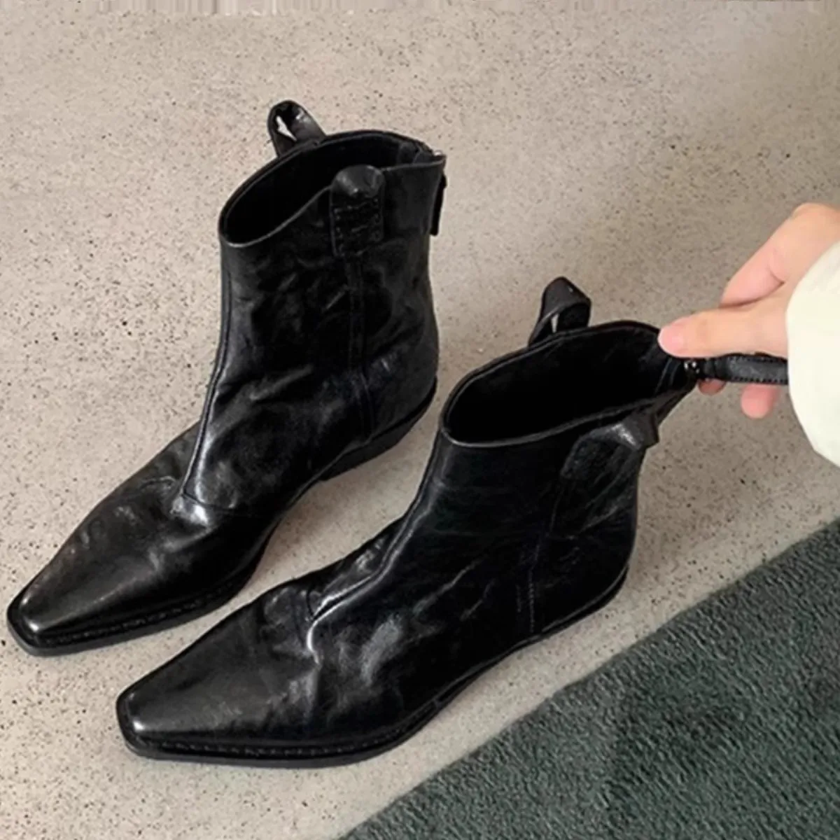 葡萄妈studiolee时髦尖头V口复古牛仔瘦瘦靴粗跟不皱感西部短靴女