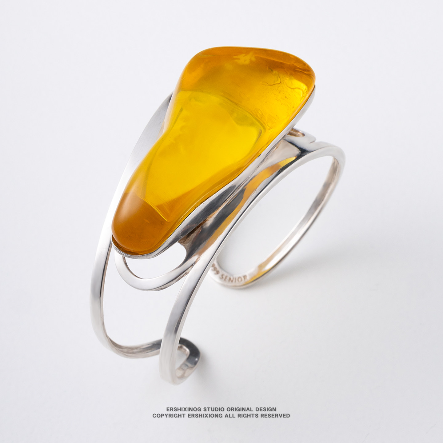 馆藏级&middot;定制孤品欧款琥珀鸡油黄随型民族风银镶嵌手镯