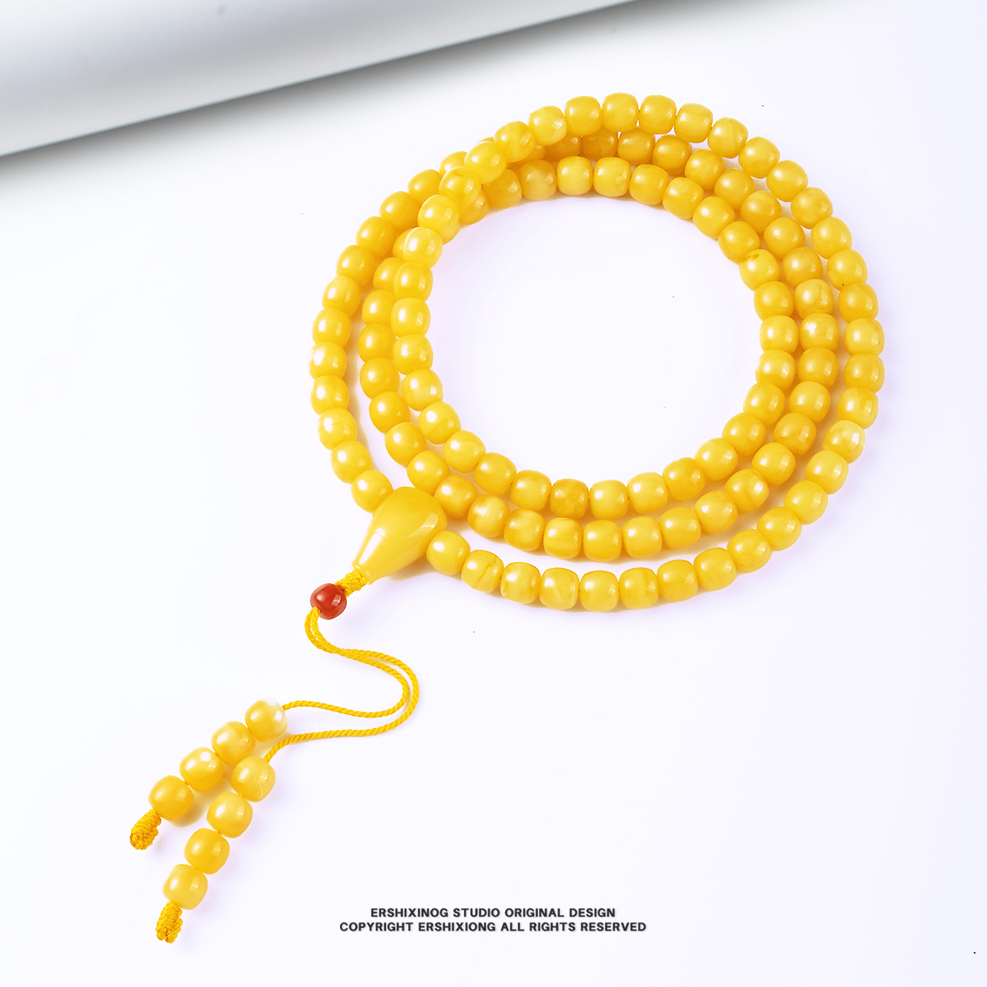 孤品收藏·无复制款同料顺纹纯色鸡油黄蜜蜡老型 108 颗佛珠