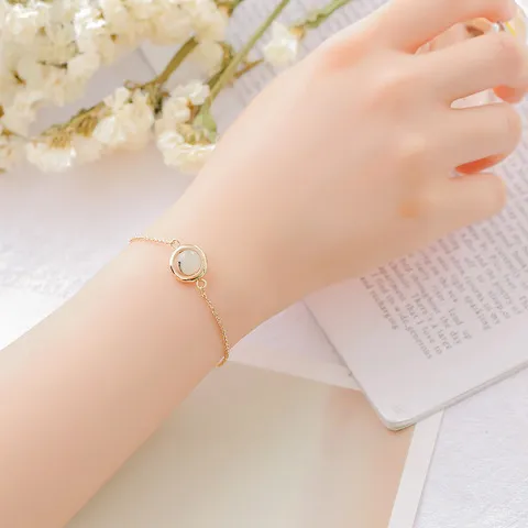 爆款巴度女士环保手饰手链草莓晶配饰转运韩版百搭宝石合金流行