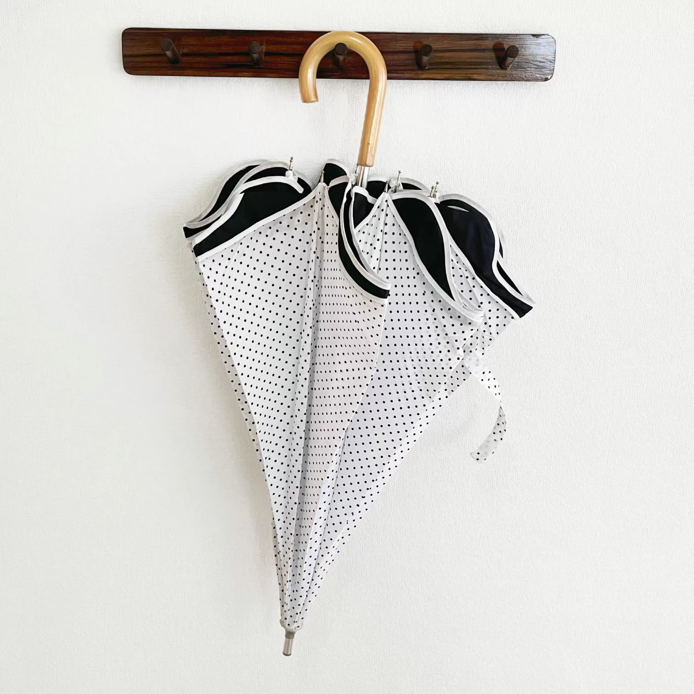 日单复古波点 小清新白色系 两段式手动长柄伞 轻量便携女士雨伞