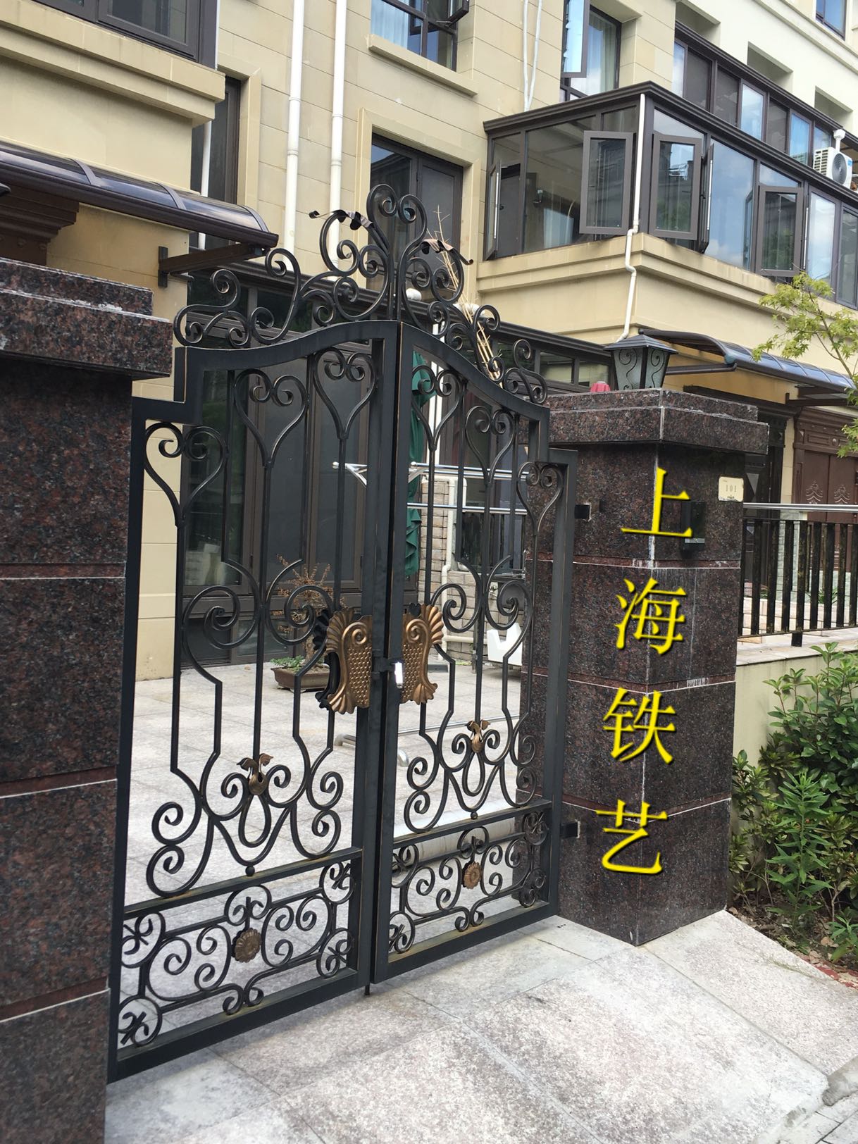上海铁艺大门庭院门别墅大门花园小铁门铁艺对开门平移电动移门在类目 全屋定制, 门, 庭院门中 - 来自Buy2taobao.com提供专业的淘宝代购服务
