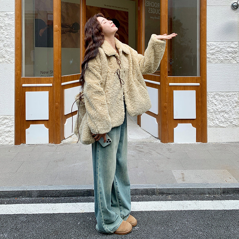 浅黄色皮毛一体毛毛短外套2025新款女冬季独特漂亮百搭棉服夹克,女装毛呢外套,2D109