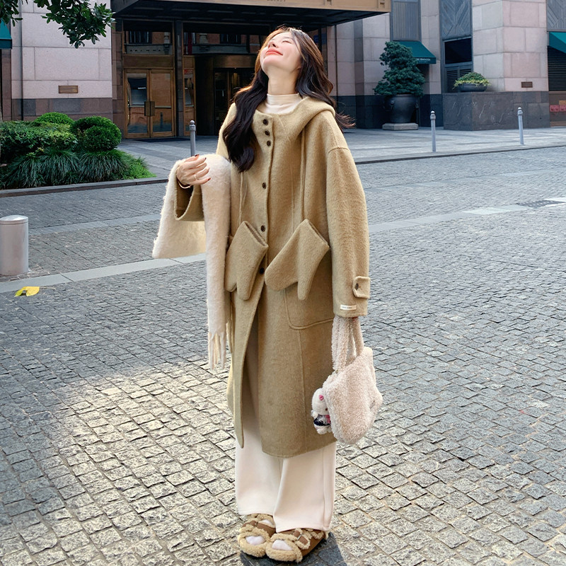 卡其色连帽皮毛一体外套女中长款冬新款高级感宽松加厚羊羔毛大衣图片