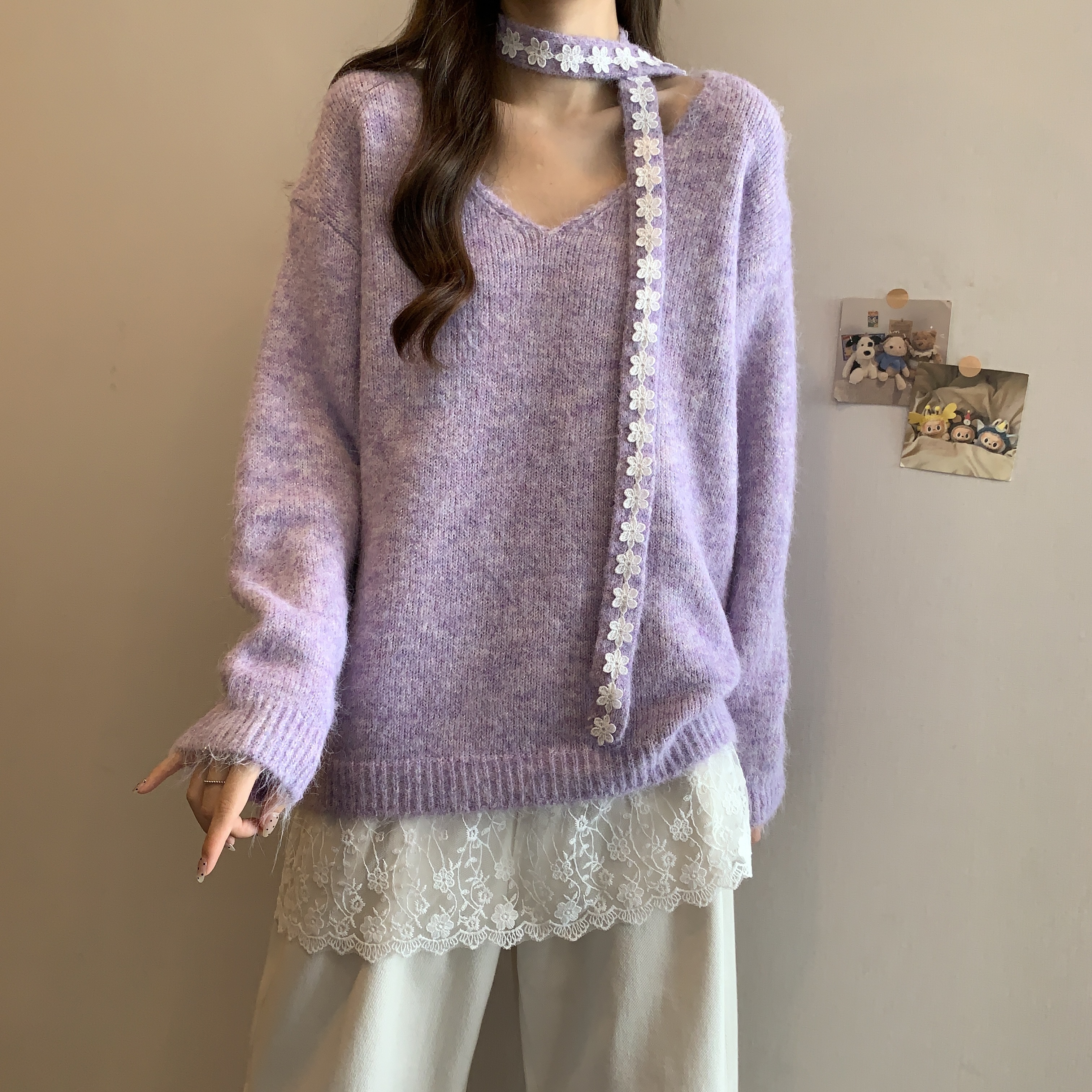 韩系温柔风蕾丝拼接V领毛衣女