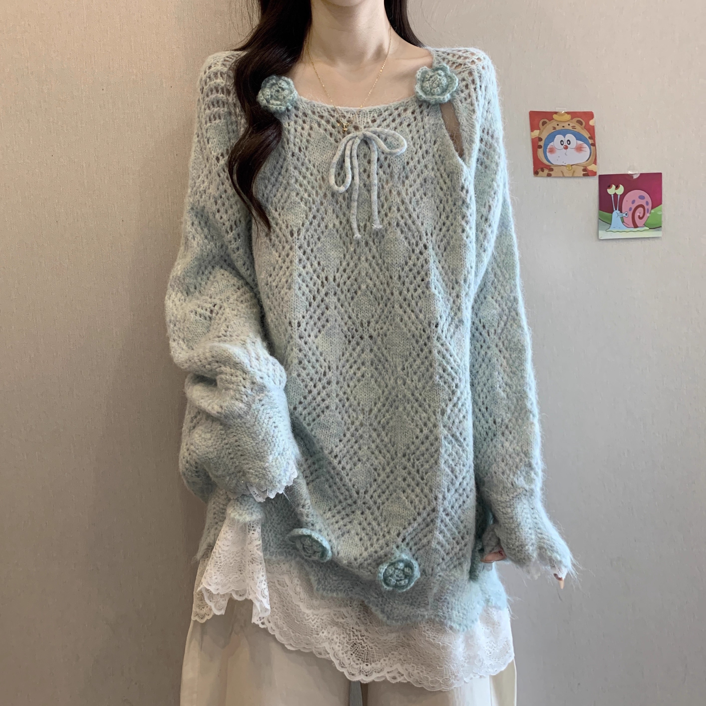 立体花朵设计感V领蓝色毛衣女