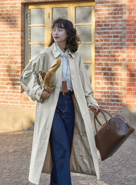 在 日内瓦画室 小个子lem*ire风尖领羊腿袖系带奶杏轻薄风衣