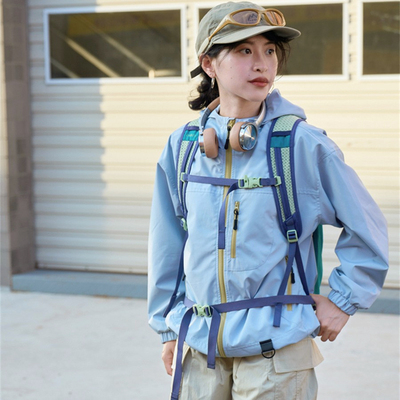 户外防水防风徒步冰川蓝冲锋衣