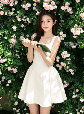 白色吊带洋装女初夏季小个子无袖修身显瘦礼服初恋白月光短裙子