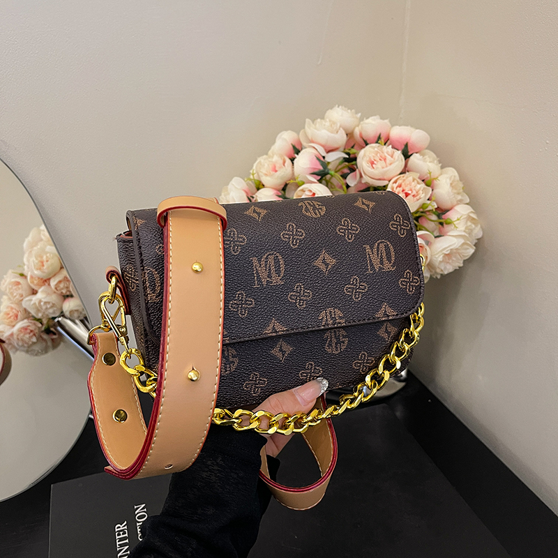 新款小众链条斜挎包单肩包