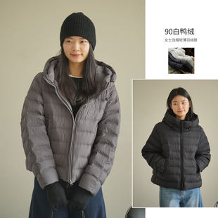 90绒子 女士连帽轻薄羽绒服 白鸭绒 短款面包服保暖外套 冬款女装