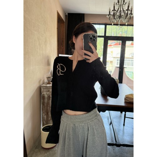 巴曼嵌花针织开衫短款