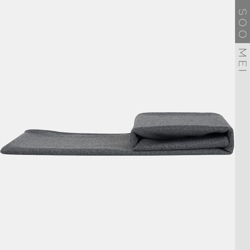 样板房间水泥灰色呢料床尾搭搭毯